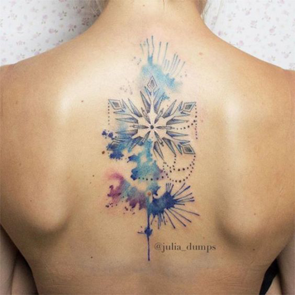 tatuagem de floco de neve nas costas 