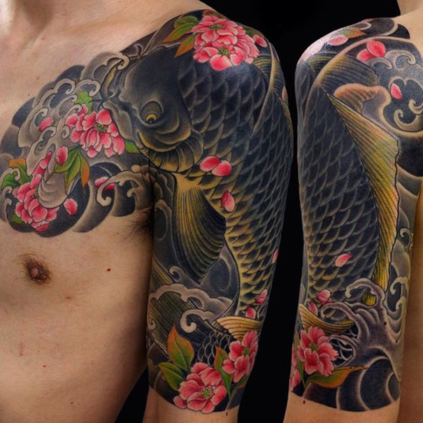 tatuagem de sakura no ombro 