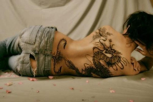 Desenhos de tatuagem de dragão para mulheres e homens59 