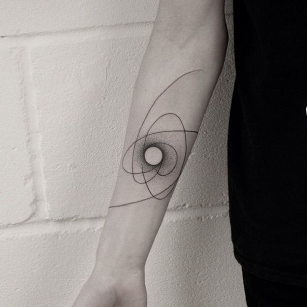 Tatuagem de Dotwork no braço 