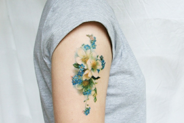 tatuagens-de-flores-mão-opções-aquarelas-idéias 