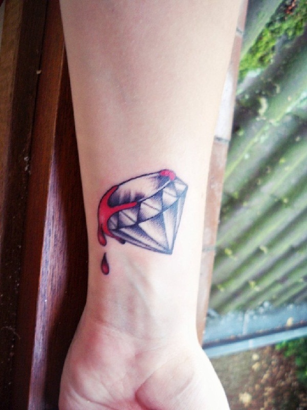 Belos desenhos de tatuagem de diamante 27 