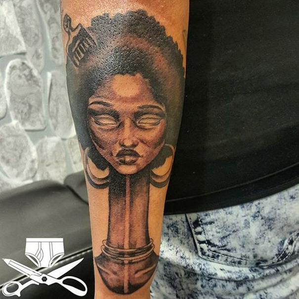 Tatuagem africana no braço 