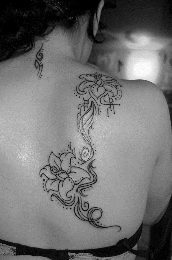 tatuagem de flores de lírio 35 