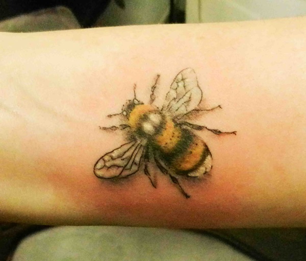 Significados do tatuagem de abelha linda 27 