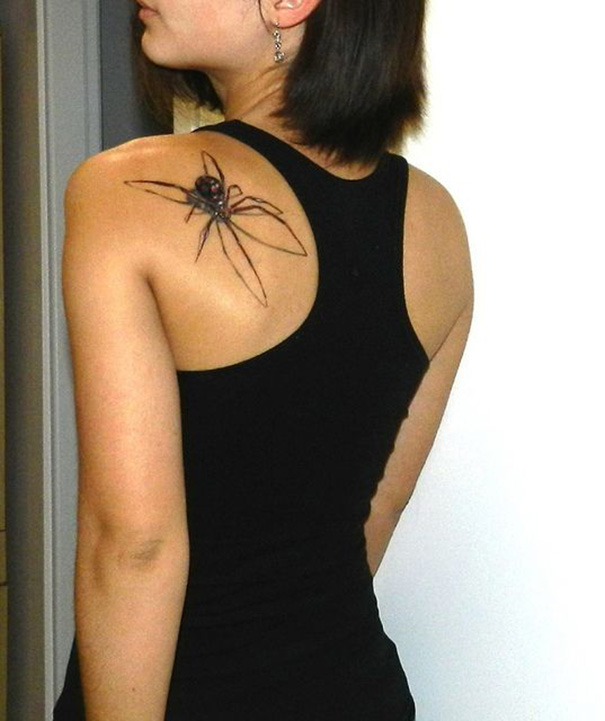 tatuagem de aranha nas costas 