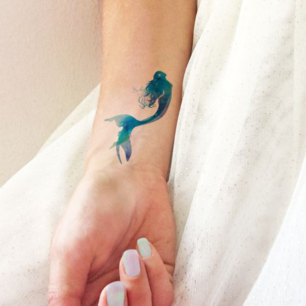 tatuagem de aquarela no pulso 