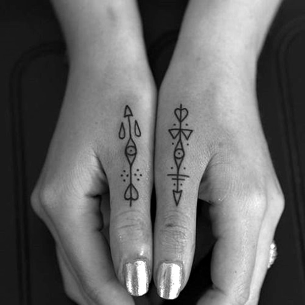 Projetos bonitos dos tatuagens do dedo (39) 