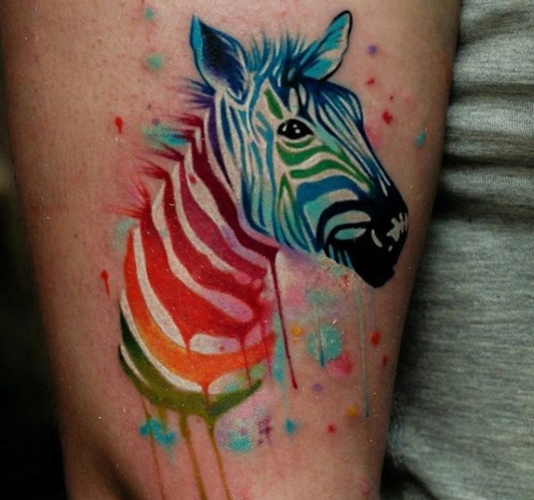 Design de zebra aquarela na perna 