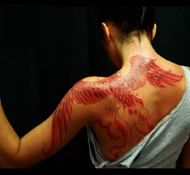 Desenho de tatuagem de pássaro de fênix de olhos vermelhos fogo -  Tattooimages.biz