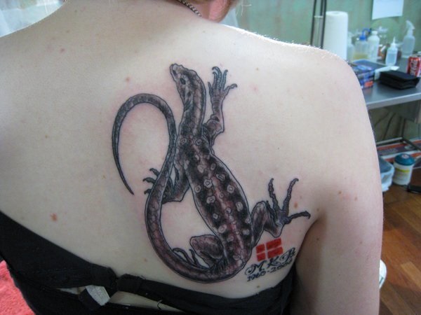 Desenhos e significados impressionantes do tatuagem do lagarto 19 