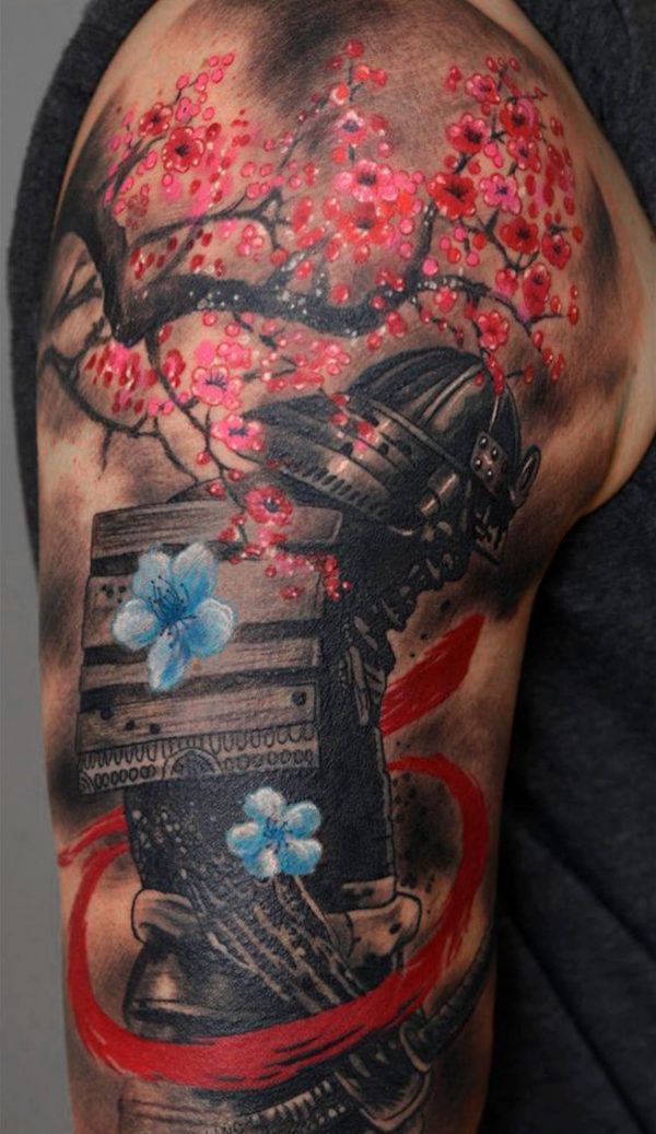 tatuagem de sakura japonesa no ombro 