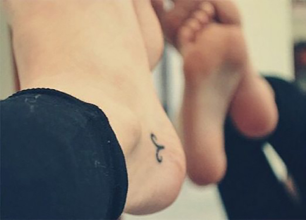 Tatuagem de Áries a pé 