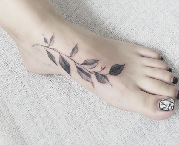 Deixa tatuagem desenho no pé para as mulheres 