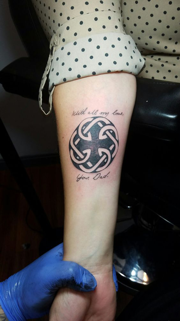 tatuagem tradicional celta no braço 