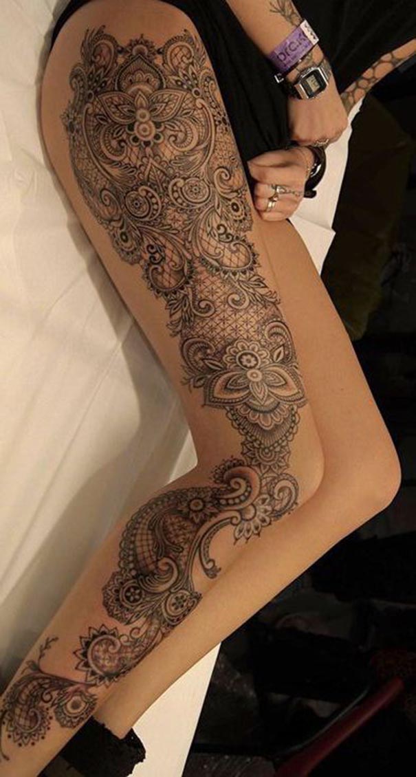 tatuagem estampada na perna 