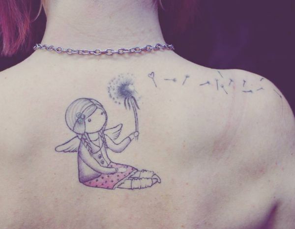 Dandelion com design de tatuagem de anjo nas costas 