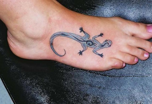 Desenhos e significados impressionantes do tatuagem do lagarto 28 