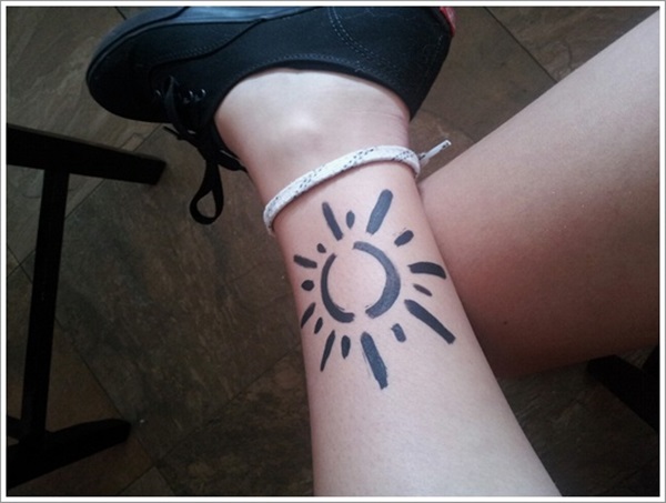 35 Sun Tattoo Design Ideas com significados 24 