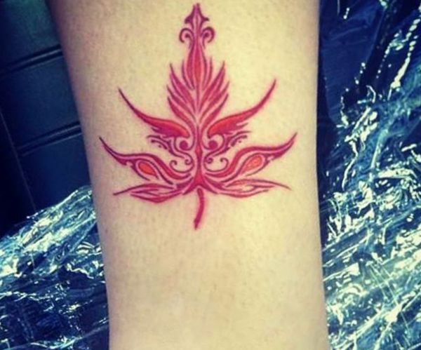 Tatuagem Tribal Blätt na parte inferior da perna vermelha 