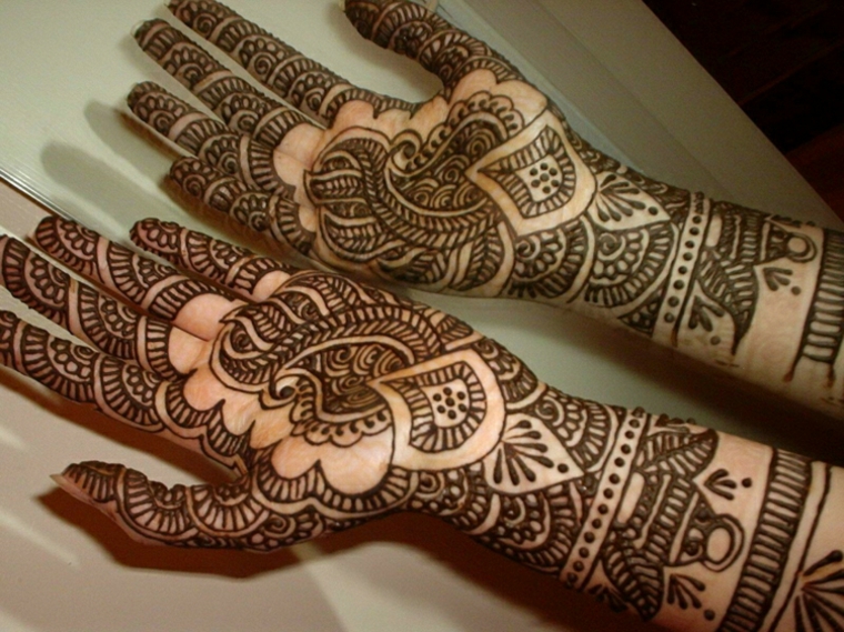 tatuagens de hena nas palmas das mãos 