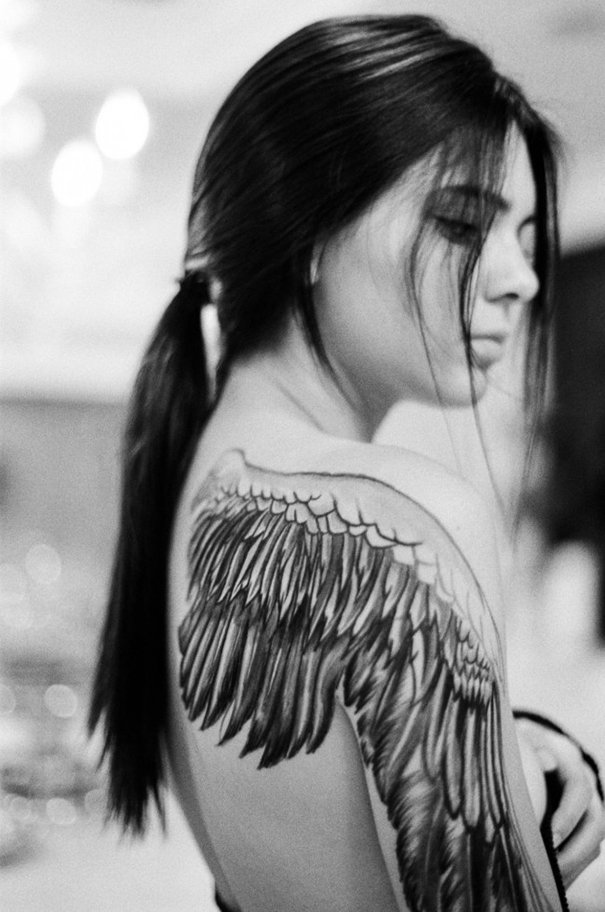 Kendall Jenner tatuagem no ombro 