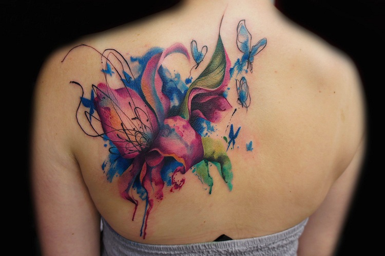 tatuagens-grandes-costas-flores-aquarela 