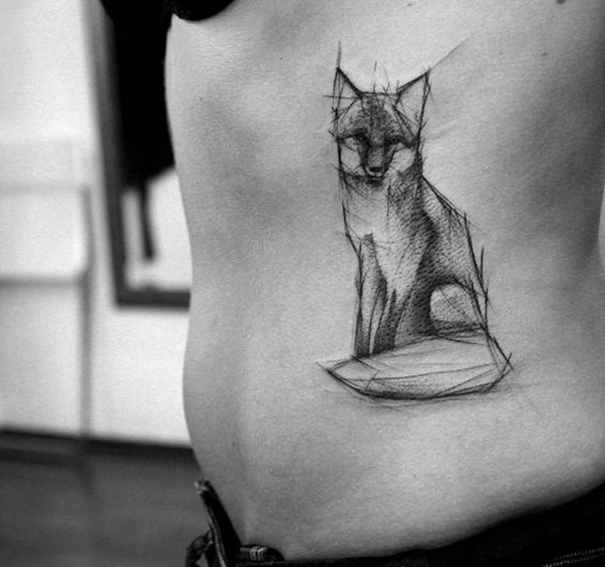 tatuagem de raposa na costela 