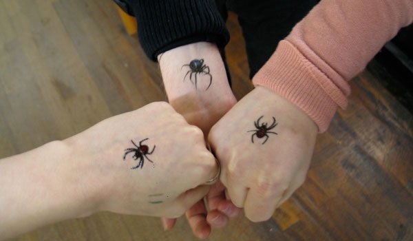 35 desenhos de tatuagem de aranha e idéias 34 