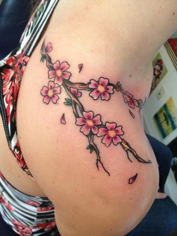 Desenhos e significados do Tattoo da árvore da flor de cereja 24 