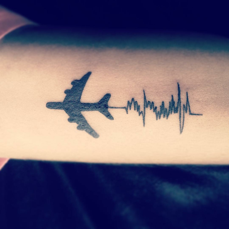 tatuagem-batida do coração-cor-avião 