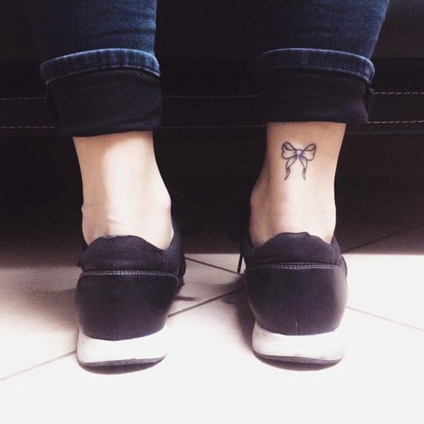 tatuagem de arco a pé 