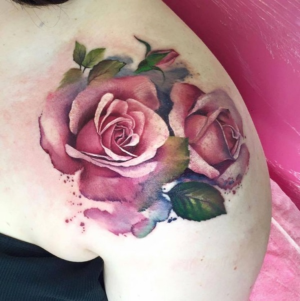 tatuagem de rosa em aquarela 