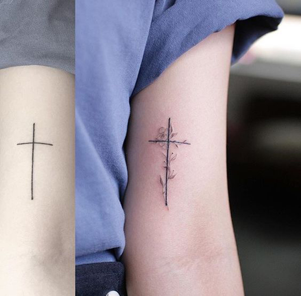 tatuagem cruzada no braço 