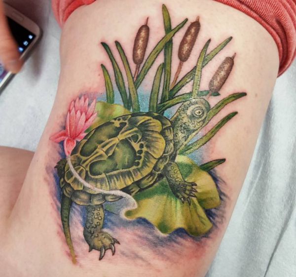 Tartarugas em Reed Tattoo Design no Obearm 