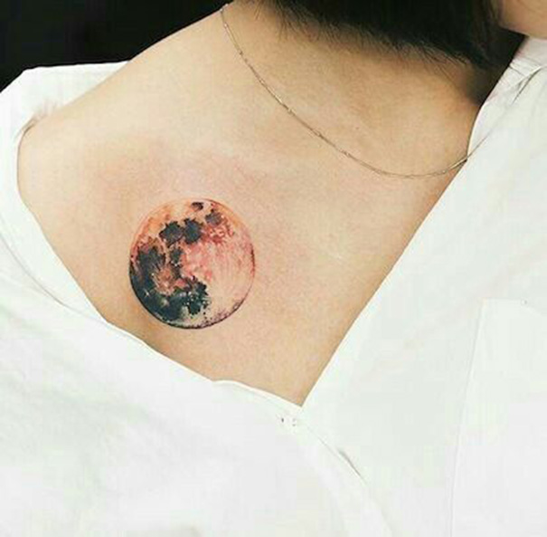 tatuagem de lua para mulheres 