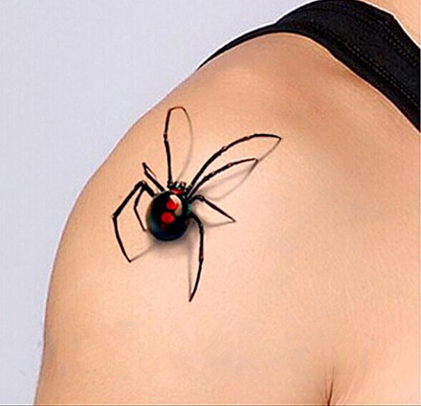 tatuagem de aranha no ombro 