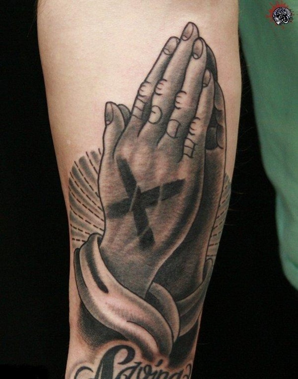 Tatuagem de mão a rezar (6) 