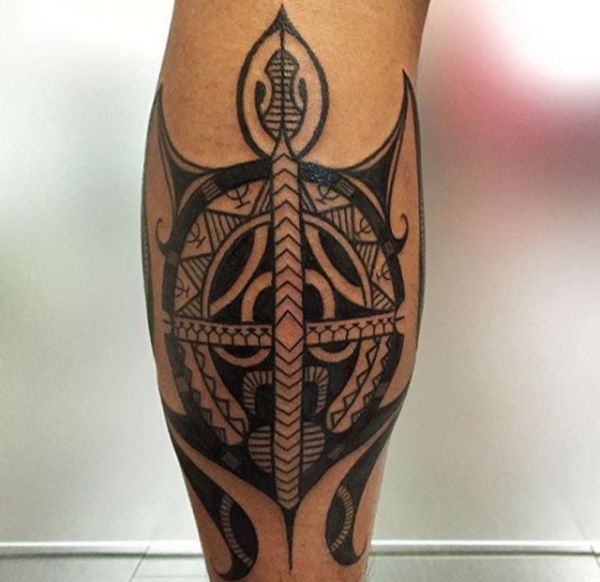 Tartarugas tribais Tattoo design na parte inferior da perna 
