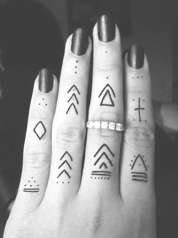 tatuagens temporárias no dedo 