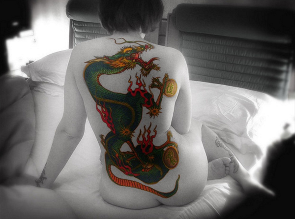 Desenhos de tatuagem de dragão para mulheres e men8 
