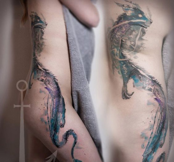 Tatuagem de dragão nas costas 