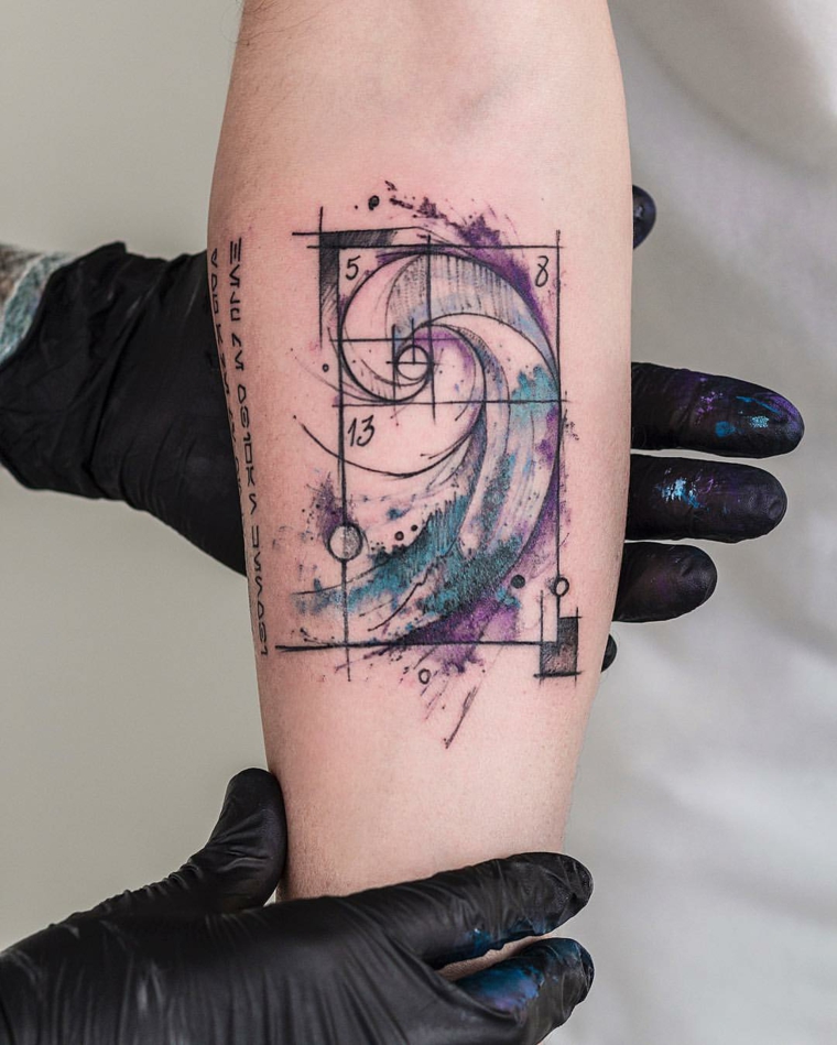 tatuagens-cor-desenhos-geomtricos-originalidade 