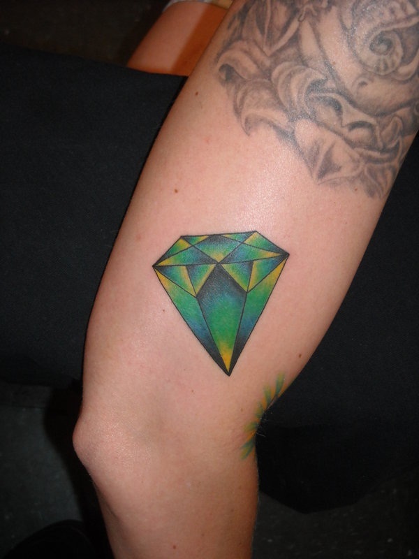 Belos desenhos de tatuagem de diamante 28 