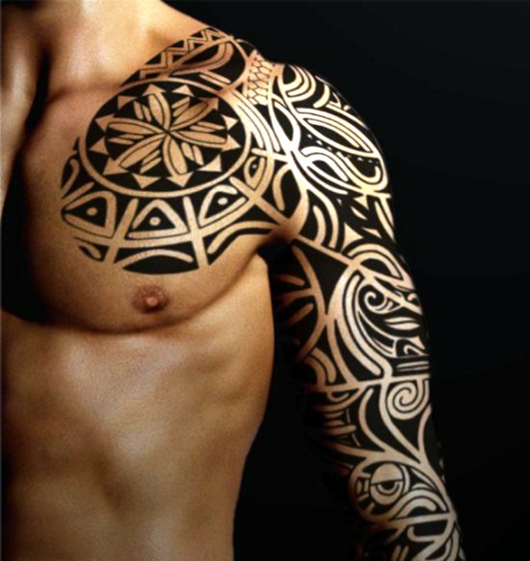 tatuagem de maori no ombro 