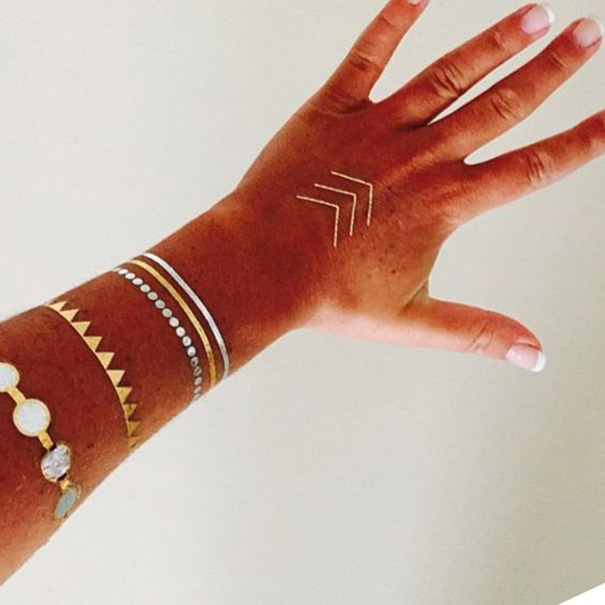 tatuagem temporária no pulso 