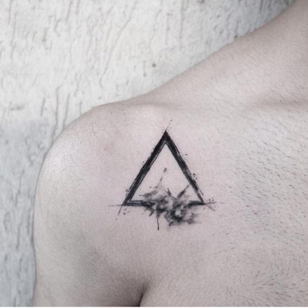 tatuagem triangular para homens 