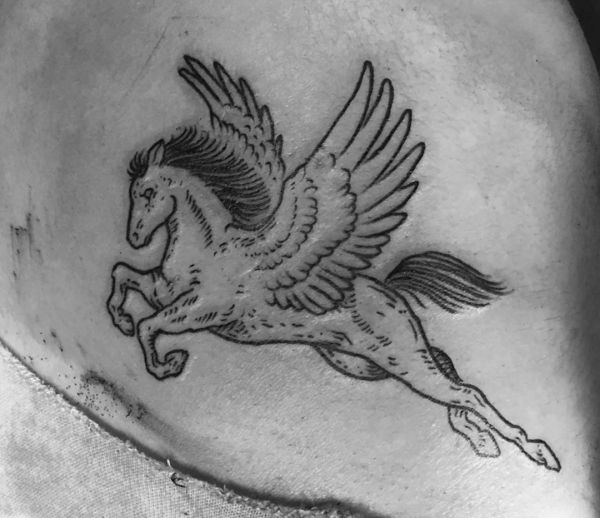 Flying Horse Tattoo Pegasus no preto e branco com nervuras 