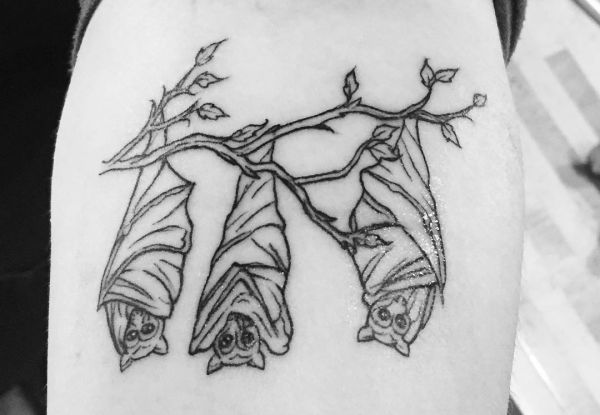 Tatuagem de morcego no braço 