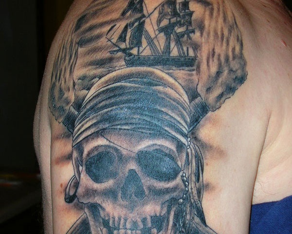 40 fantásticos desenhos de tatuagem de pirata 3 